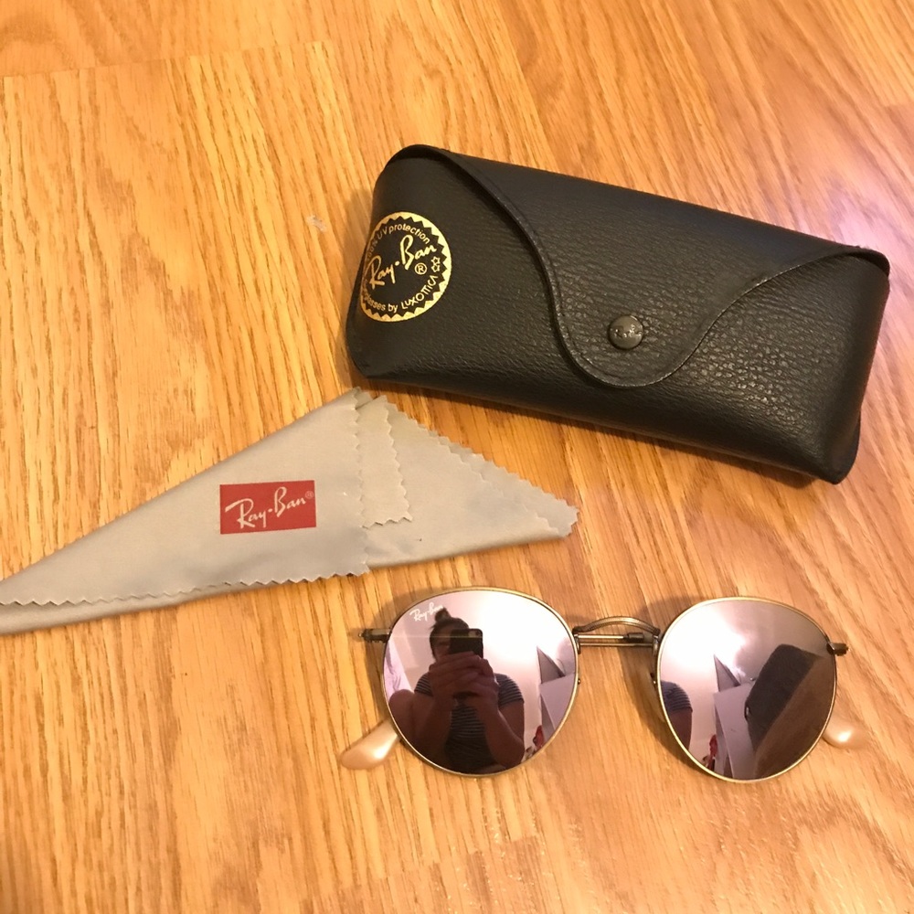 Round lensed Ray Bans